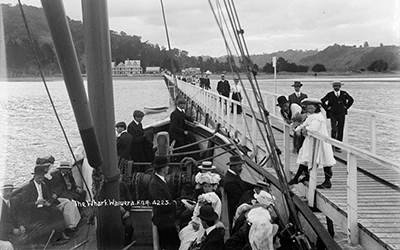 Waiwera Wharf, excursioners boarding